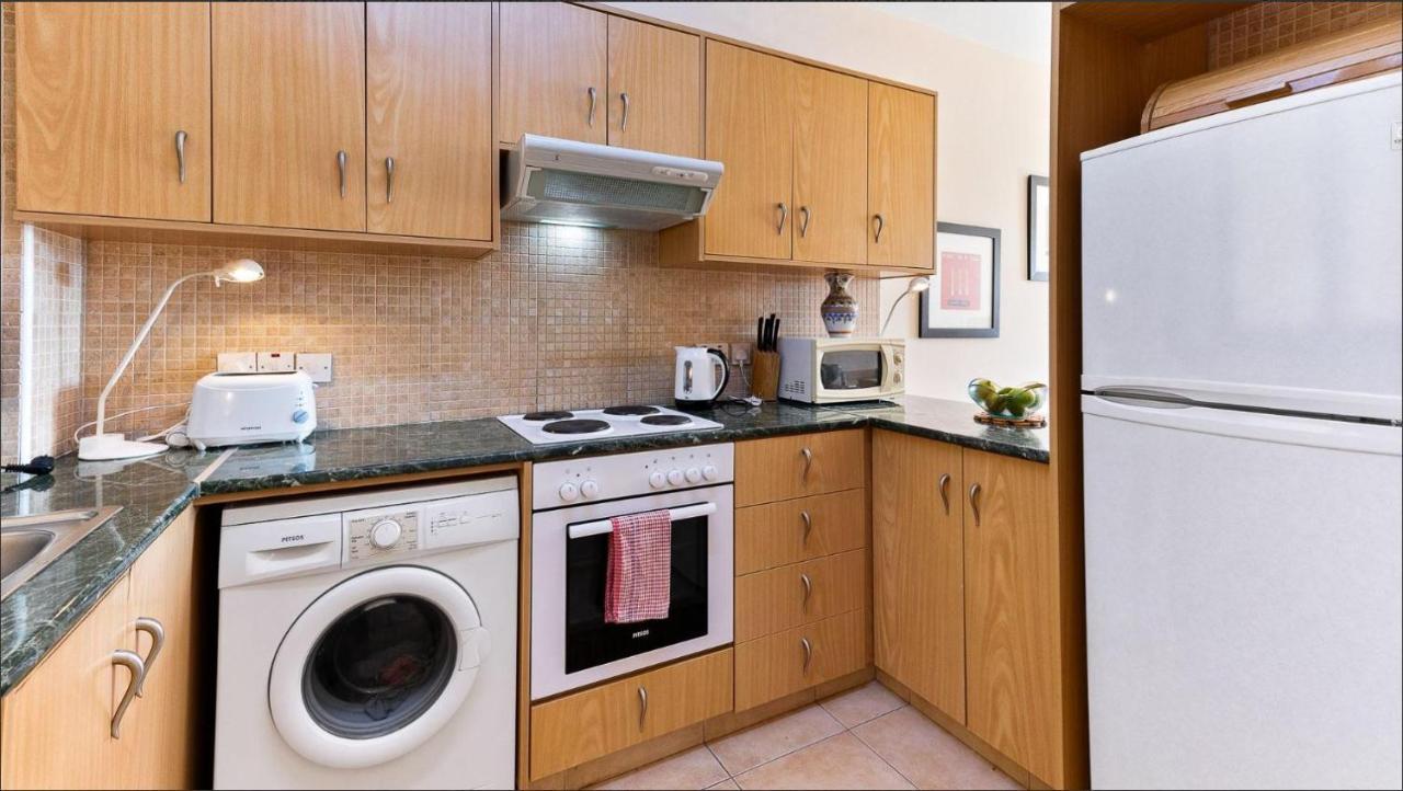 Spacious Contemporary Apartment Пісурі Екстер'єр фото