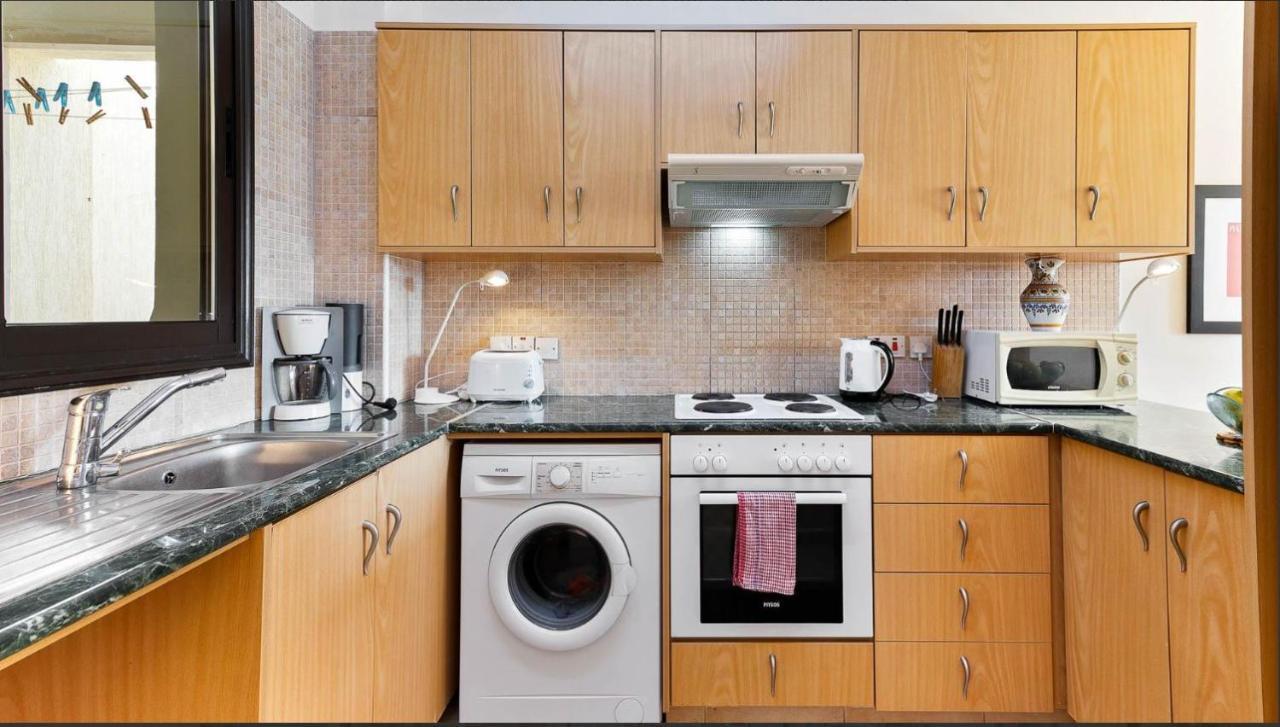 Spacious Contemporary Apartment Пісурі Екстер'єр фото