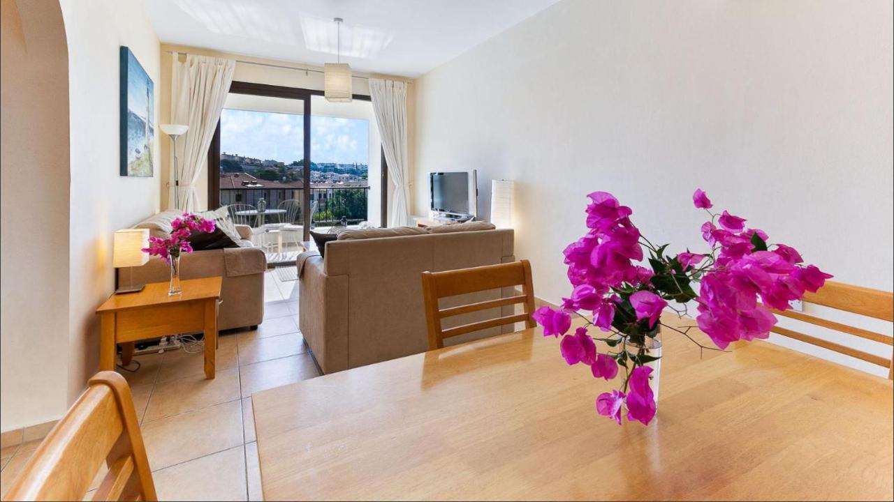 Spacious Contemporary Apartment Пісурі Екстер'єр фото